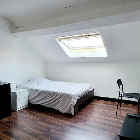 Chambre Privee Au 3e Etage Sans Ascenceur En Plein Centre De Homestay